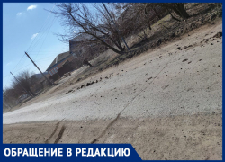 Машины снова разносят грязь по улице Тюленина в Морозовске