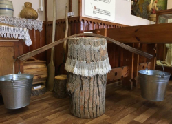 Ношение воды на коромысле - это целый ритуал, - главный хранитель музейного фонда Морозовска