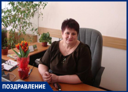 Елену Николаевну Чеканову с Днем рождения поздравила семья Суховых