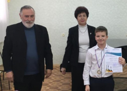 Воспитанник ДШИ Морозовского района стал победителем конкурса юных исполнителей на струнных народных инструментах в Волгодонске