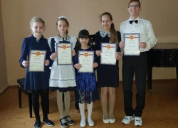 Воспитанники Морозовской детской школы искусств стали победителями конкурса юных пианистов "Бегом по клавишам"