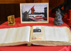 Личные вещи и документы участников Сталинградкой битвы показали на выставке в краеведческом музее Морозовска