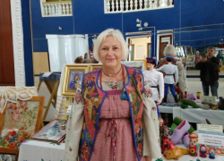 Директору районной библиотеки Светлане Храбровой присвоили звание «Мастер декоративно-прикладного искусства Дона» 