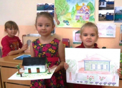 Свои дома представили на выставке «Моя семья, мой город» детсадовцы Морозовска