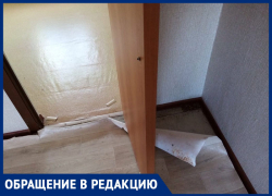 Сироте в Морозовске выдали квартиру с провалившимся входом, старой ванной и отстающим от пола линолеумом
