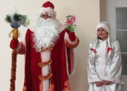 Дед Мороз пришел на открытие долгожданного детского сада "Жемчужинка" на улице Пламя Революции в Морозовске 