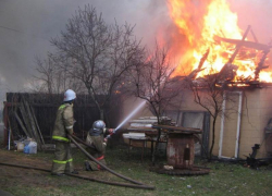 Частный дом площадью 100 квадратных метров загорелся в хуторе Новопроциков 