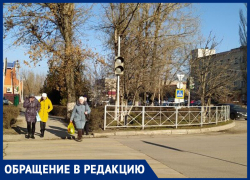 Половина пешеходного светофора на перекрестке улиц Ленина и Подтелкова не работает! - морозовчанка