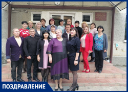 Администрация Старо-Петровской средней школы поздравила любимый коллектив с Днем учителя