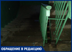 Подъезд многоквартирного дома на улице Зеленского в Морозовске снова залило водой