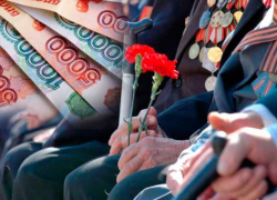Донские ветераны получили к 9 мая ежегодную денежную выплату в размере 10 тысяч рублей