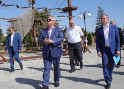 Реконструируемый парк Морозовска открыли специально к приезду губернатора Ростовской области