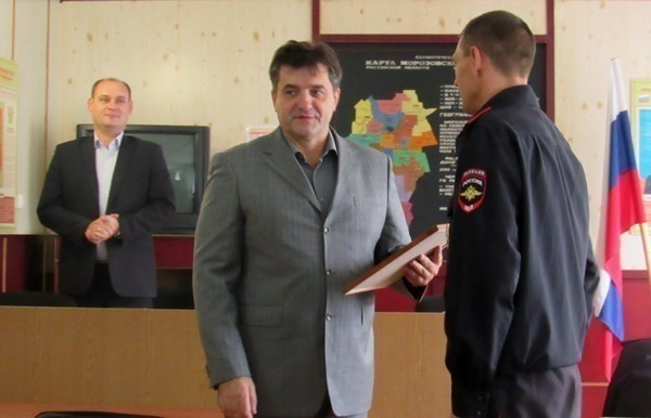 Начальник полиции Морозовска Игорь Терешенко раскрыл секреты «высшего пилотажа» сыщиков и поздравил их с профессиональным праздником