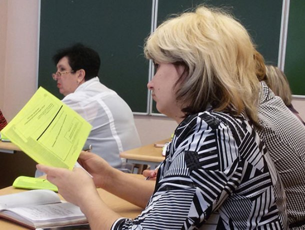 Родители напишут ЕГЭ по русскому языку вместо старшеклассников в Морозовске