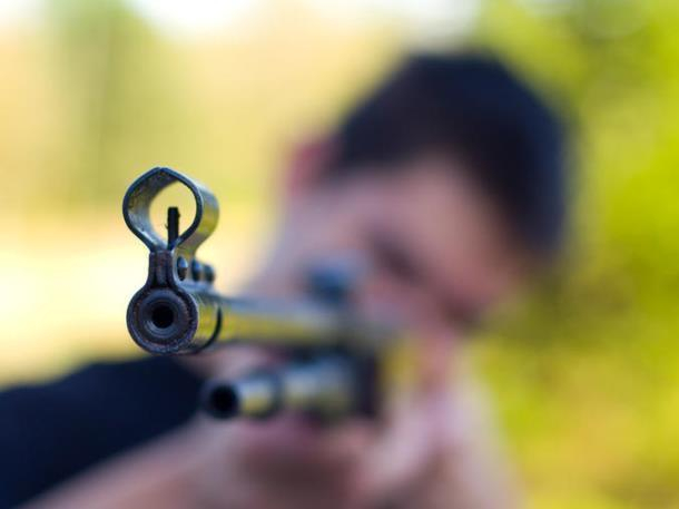 Лишивший подростка глаза несовершеннолетний стрелок предстал перед судом в Морозовске