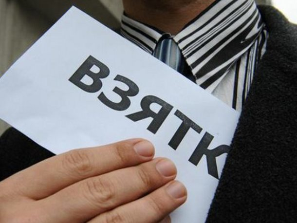 40 тысяч рублей: начальника отделения по вопросам миграции в Морозовске задержали во время получения взятки