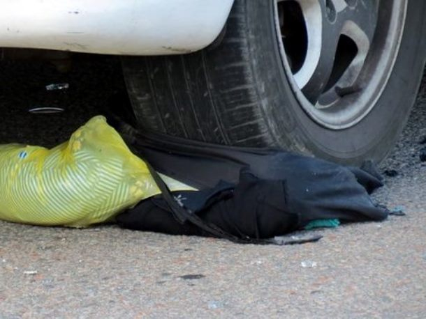 Водитель на белом автомобиле сбил женщину на окраине Морозовска и скрылся