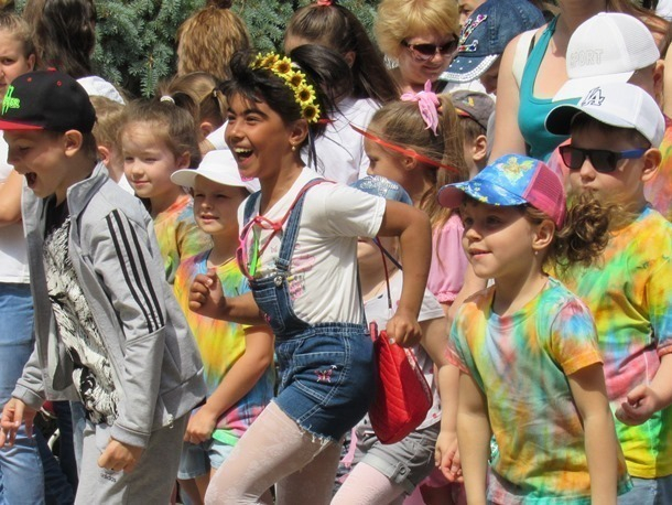 Фоторепортаж: Веселый праздник ко Дню защиты детей ознаменовал в Морозовске начало лета