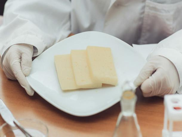 Морозовчане, выбирайте продукты внимательнее: специалисты протестировали «Российский» сыр 30 разных марок и нашли много нарушений