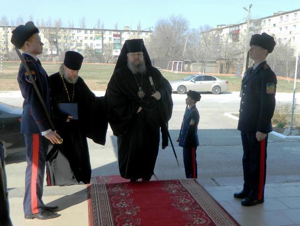 Епископ Корнилий лично поздравил кадет Морозовска с Днем православной книги