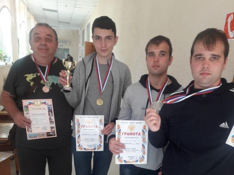 Победителем шахматного турнира в честь Дня Победы в Морозовске стал ученик школы №3 Никита Медведев