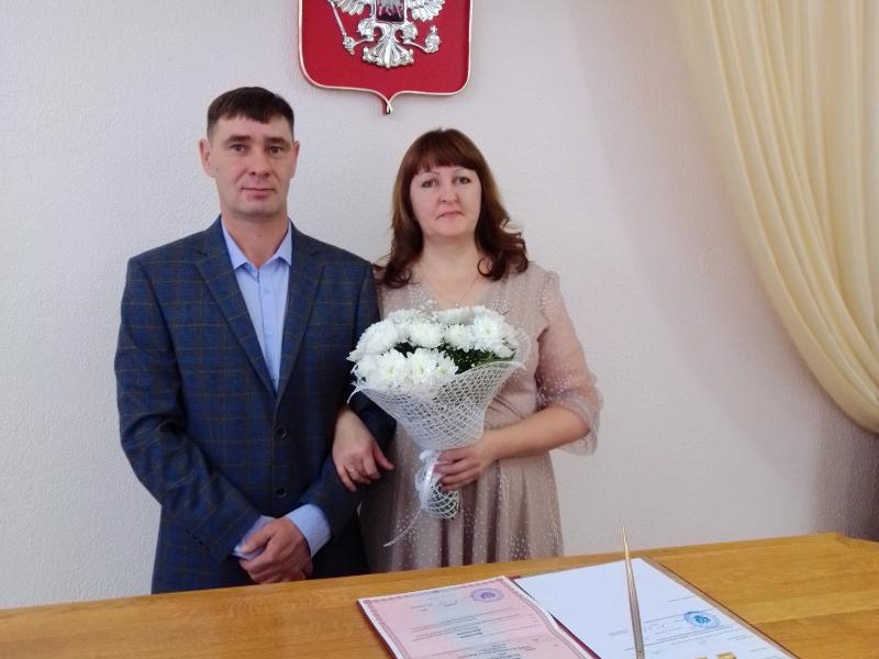 169 супружеских пар в Морозовском районе уже зарегистрировали брак в 2021 году