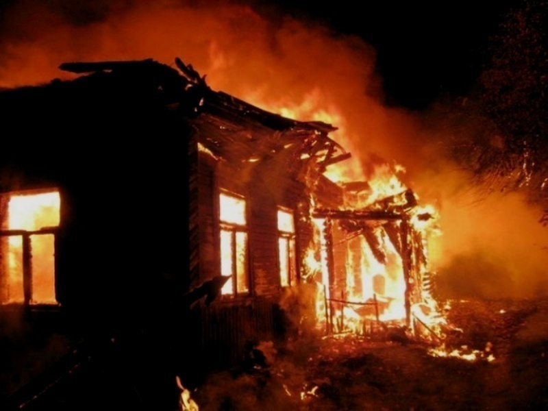Двоих детей спасли из пожара в хуторе Чекалов Морозовского района